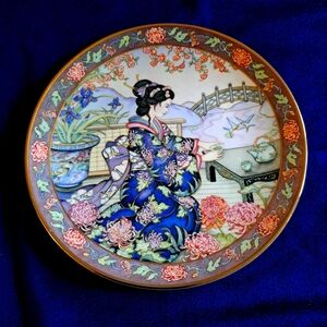The Franklin Mint Heirloom Recommendation/Chrysanthemum Maiden Plate